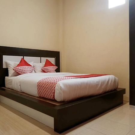 Oyo 1394 Rumaisa Homestay Syariah Пеканбару Екстериор снимка