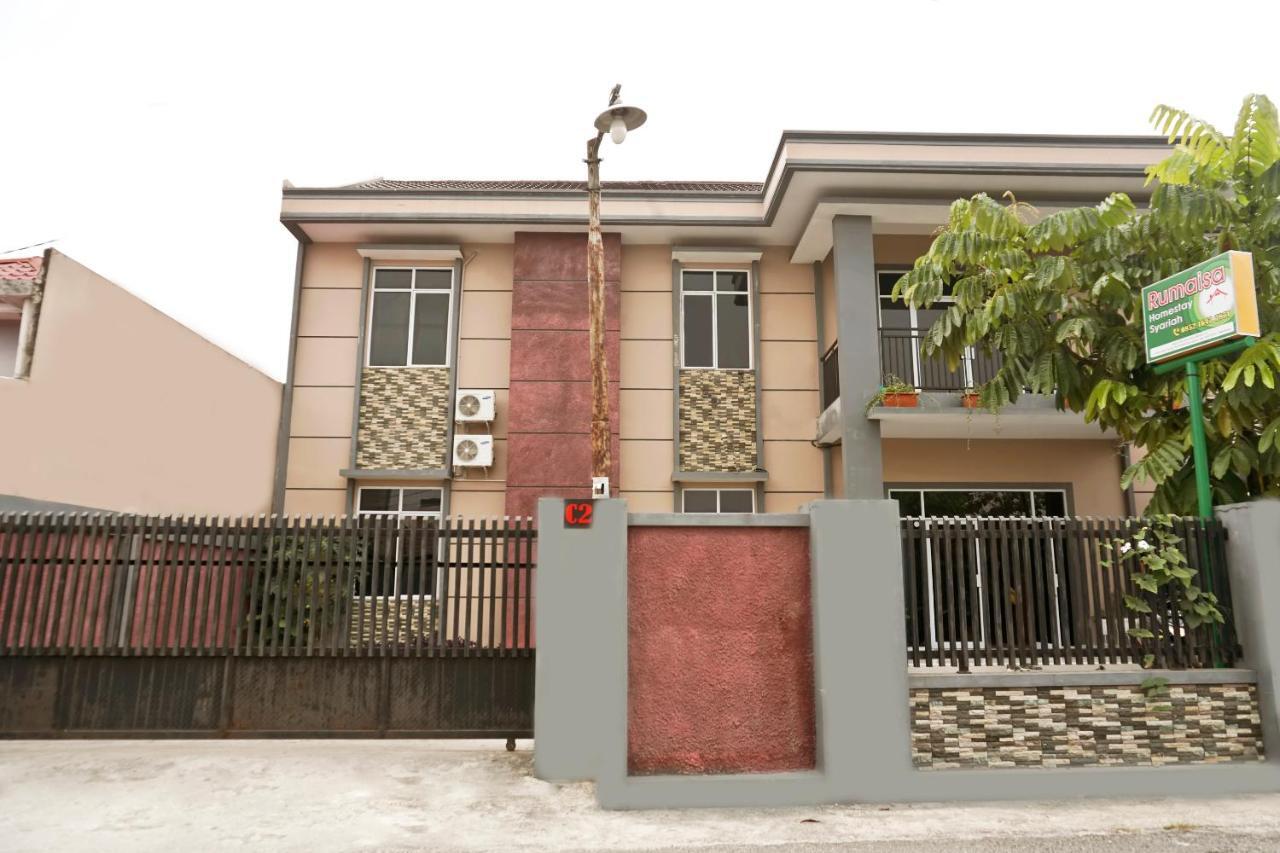 Oyo 1394 Rumaisa Homestay Syariah Пеканбару Екстериор снимка