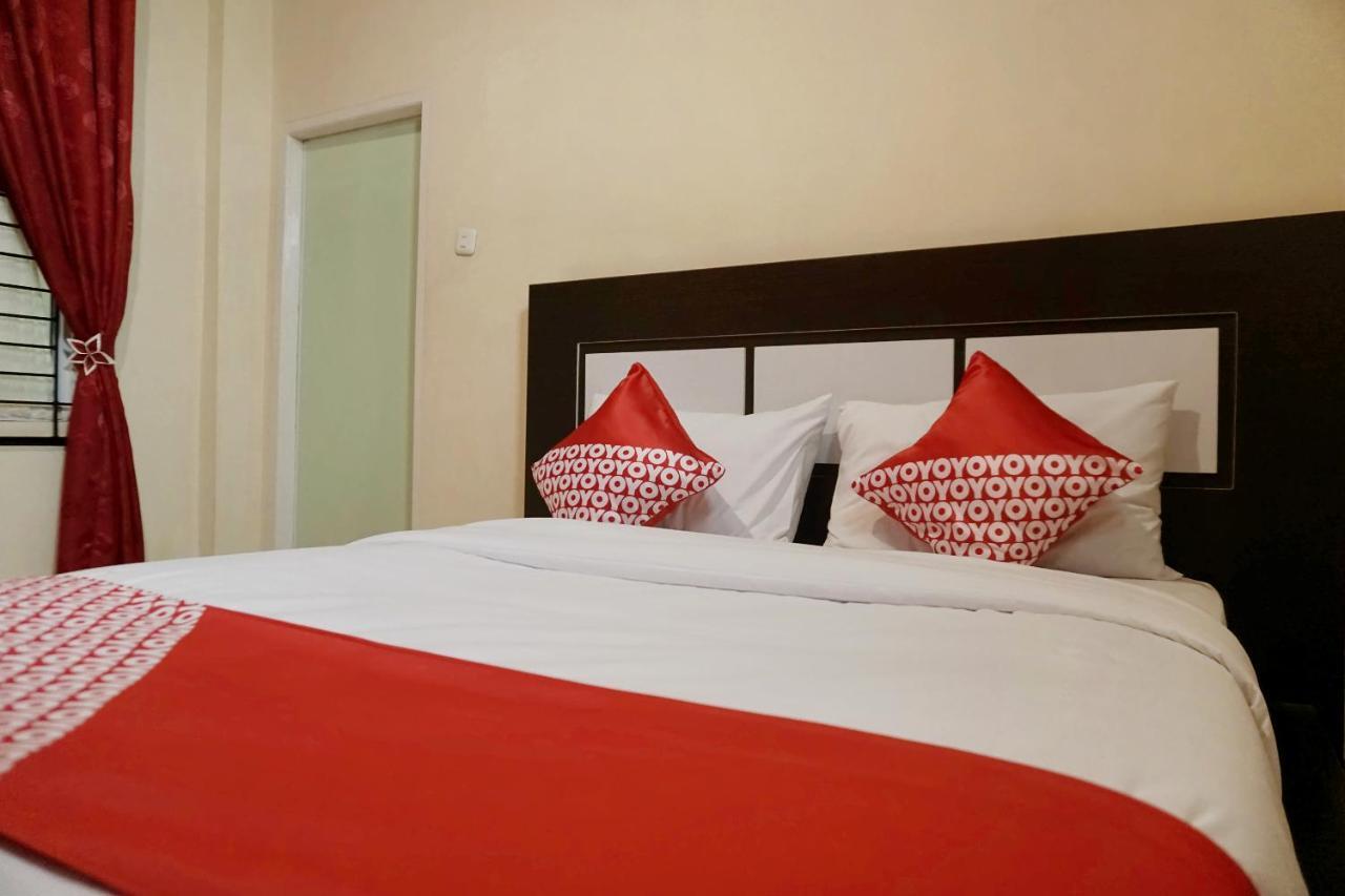 Oyo 1394 Rumaisa Homestay Syariah Пеканбару Екстериор снимка