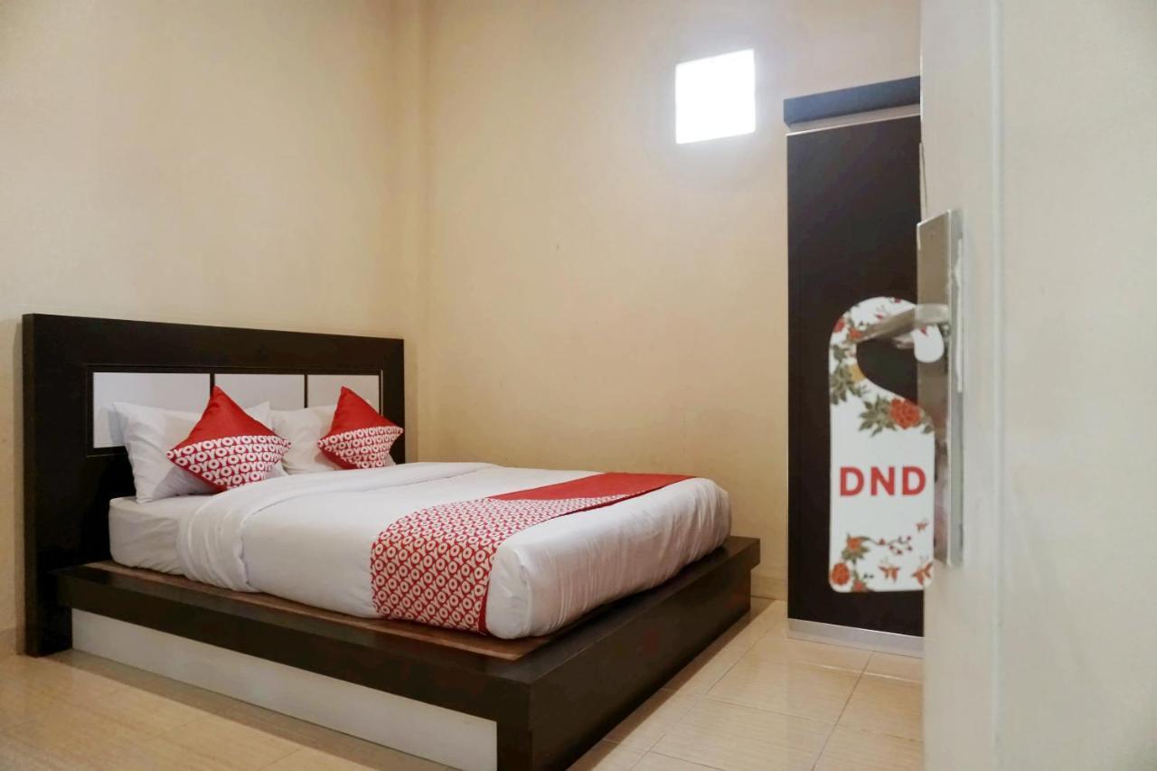 Oyo 1394 Rumaisa Homestay Syariah Пеканбару Екстериор снимка