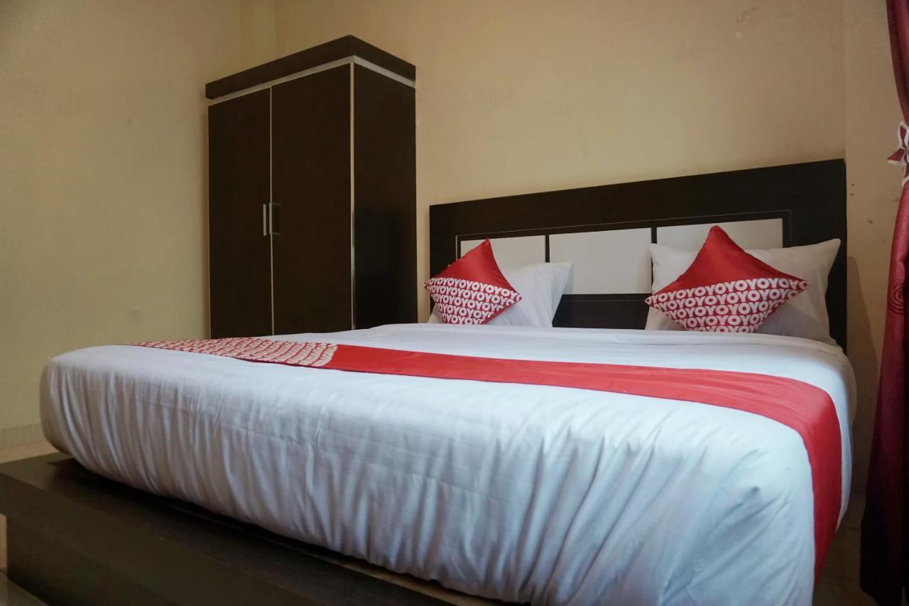 Oyo 1394 Rumaisa Homestay Syariah Пеканбару Екстериор снимка