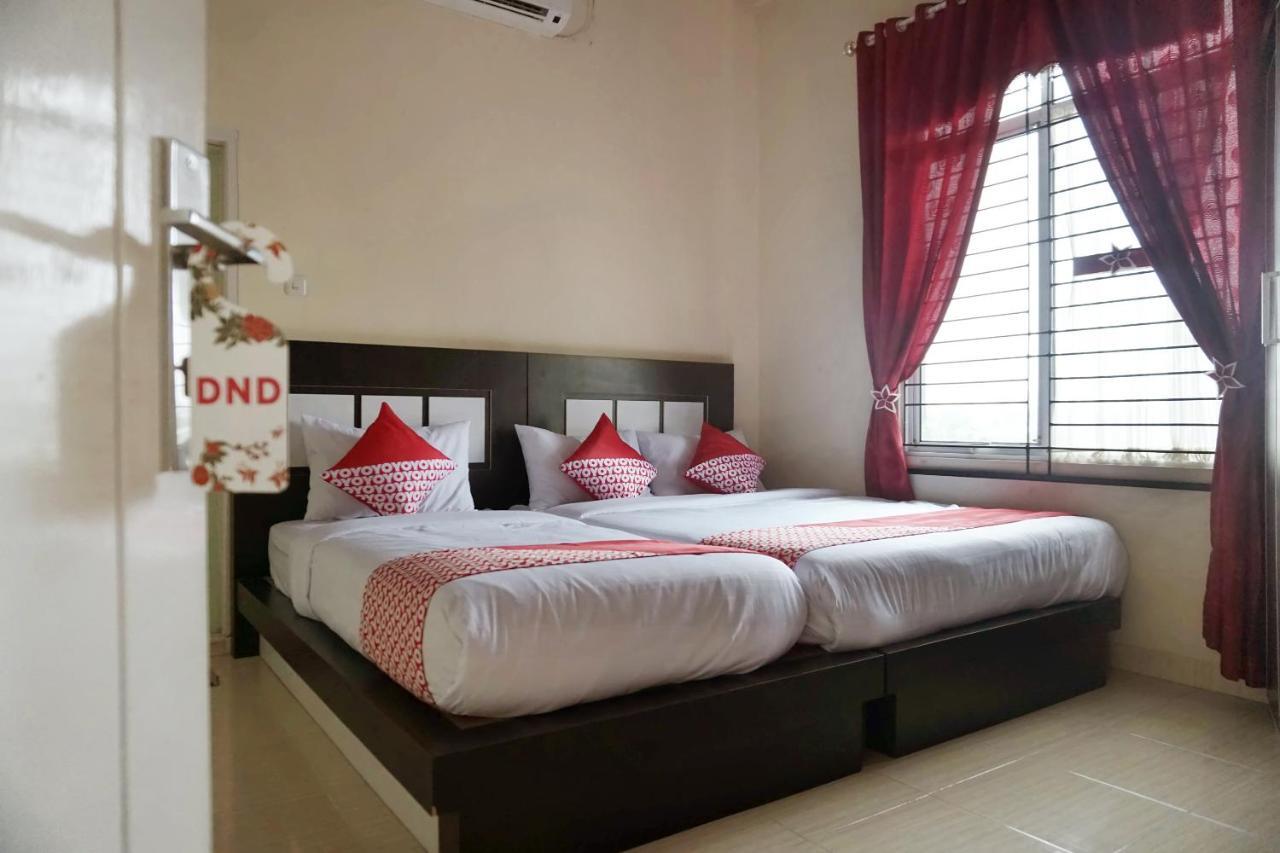 Oyo 1394 Rumaisa Homestay Syariah Пеканбару Екстериор снимка