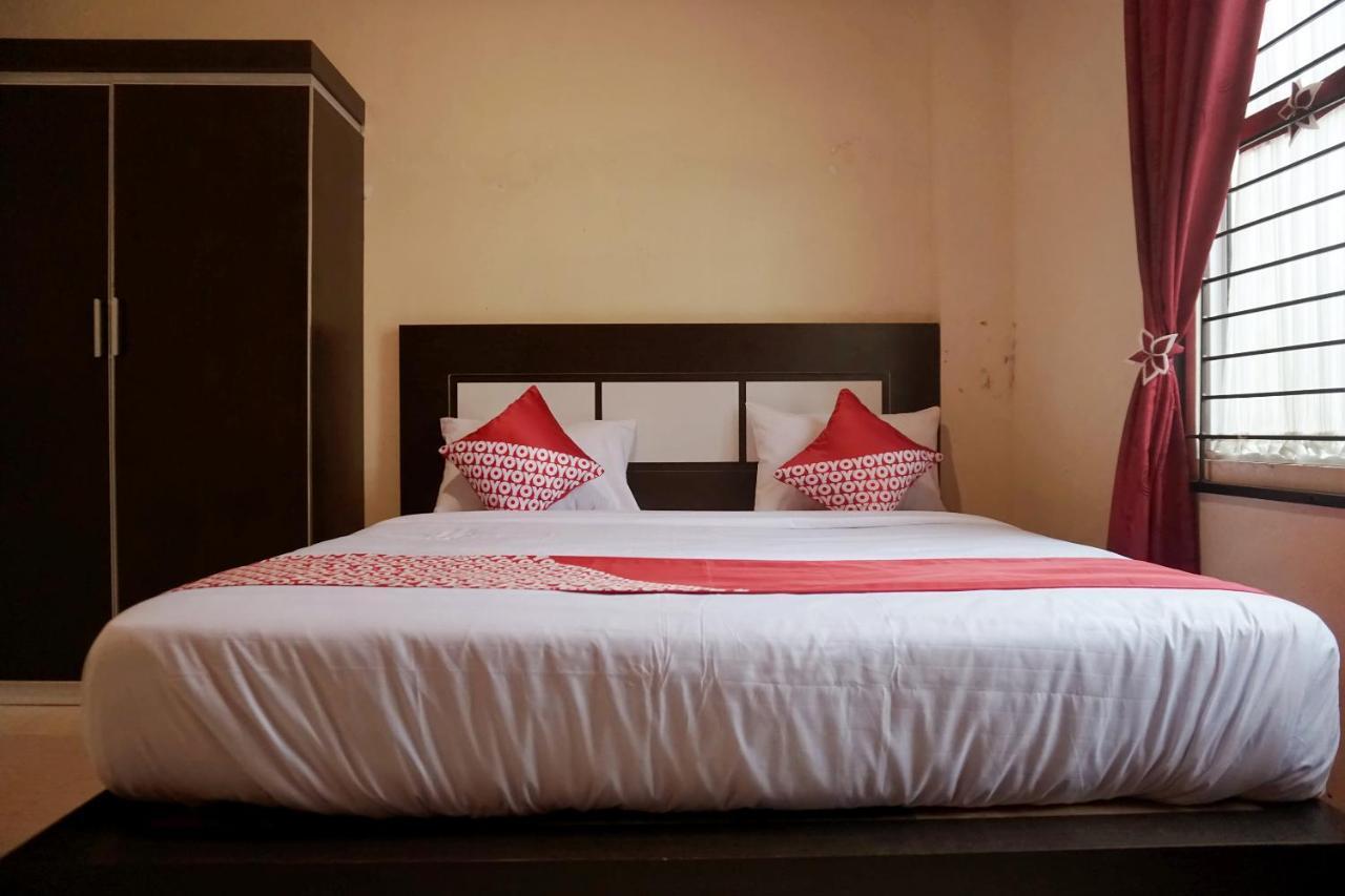 Oyo 1394 Rumaisa Homestay Syariah Пеканбару Екстериор снимка