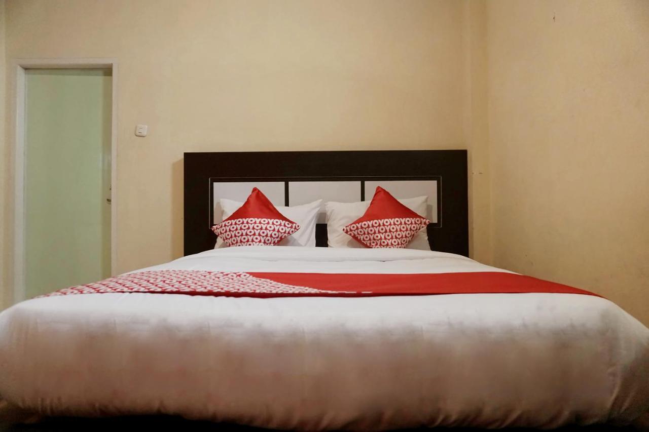 Oyo 1394 Rumaisa Homestay Syariah Пеканбару Екстериор снимка