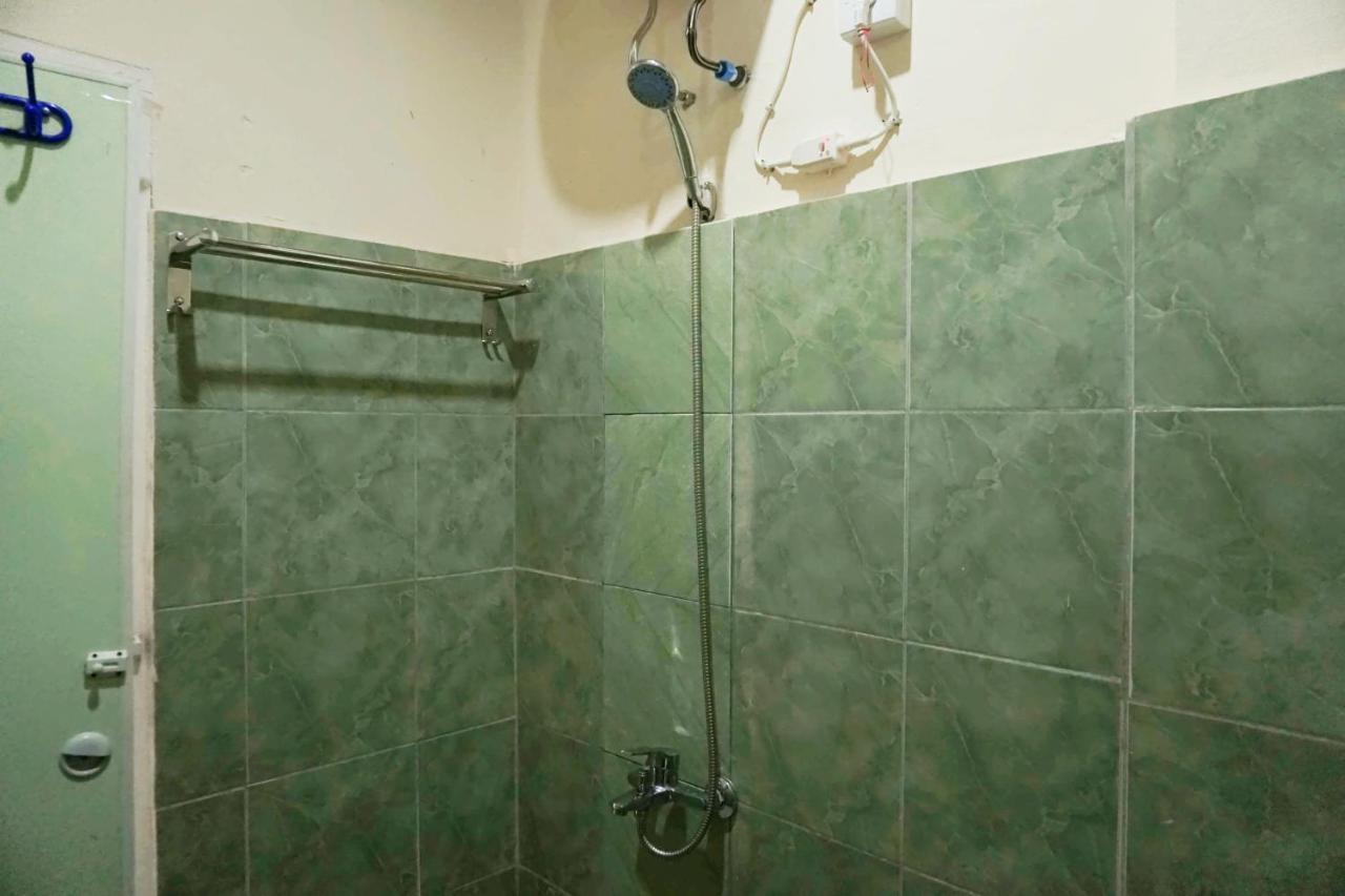 Oyo 1394 Rumaisa Homestay Syariah Пеканбару Екстериор снимка